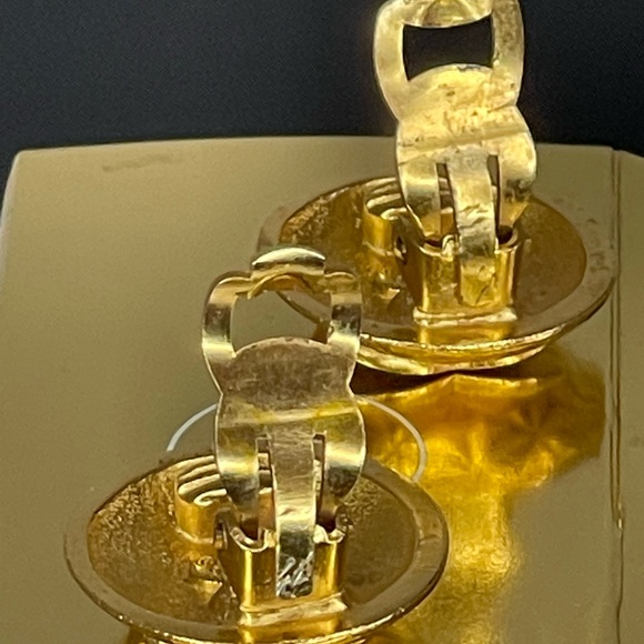 CHANEL Coco Mark Earrings With The Box - Picture 8 of 10